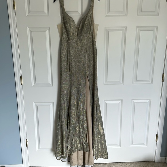 Formal Dress - Picture 1 of 7